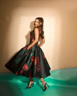 Triptii Dimri feet photo thumbnail