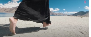 Triptii Dimri feet photo thumbnail