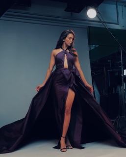 Triptii Dimri feet photo thumbnail