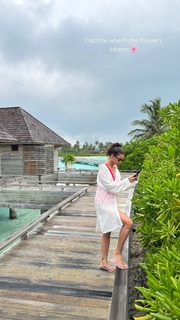 Triptii Dimri feet photo thumbnail