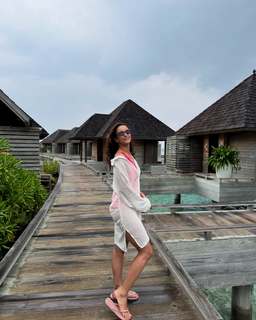 Triptii Dimri feet photo thumbnail