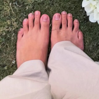 Triptii Dimri feet photo thumbnail