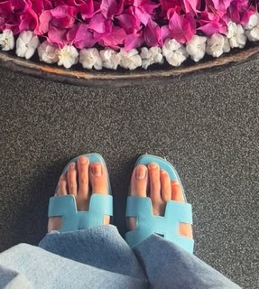 Triptii Dimri feet photo thumbnail