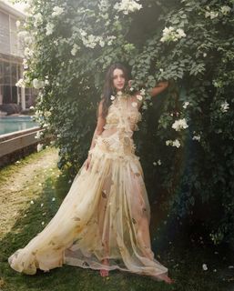 Triptii Dimri feet photo thumbnail