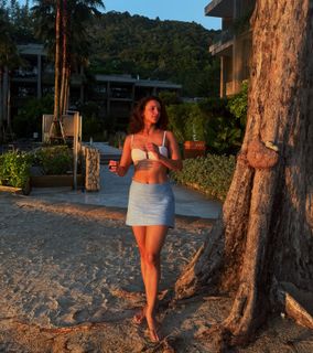 Triptii Dimri feet photo thumbnail