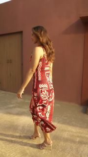 Triptii Dimri feet photo thumbnail