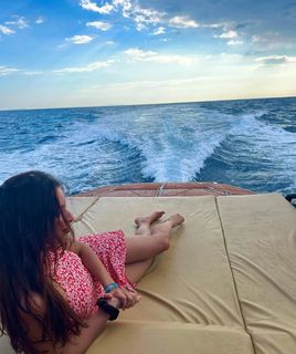 Triptii Dimri feet photo thumbnail