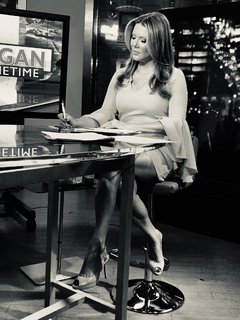 Trish Regan feet photo thumbnail