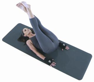 Trish Stratus feet photo thumbnail