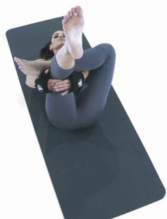 Trish Stratus feet photo thumbnail