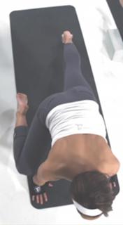 Trish Stratus feet photo thumbnail