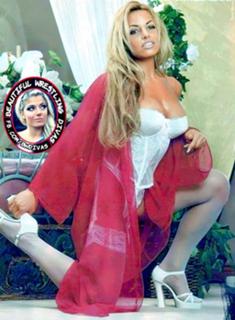Trish Stratus feet photo thumbnail