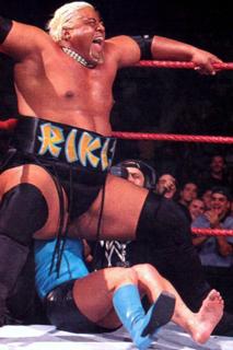 Trish Stratus feet photo thumbnail