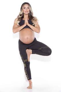 Trish Stratus feet photo thumbnail
