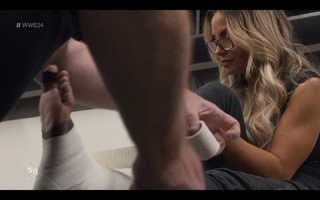 Trish Stratus feet photo thumbnail