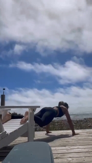 Trish Stratus feet photo thumbnail