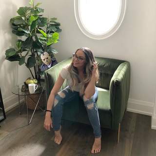 Trish Stratus feet photo thumbnail