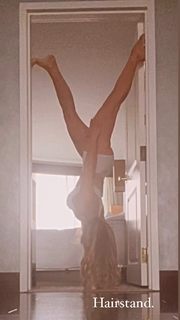 Trish Stratus feet photo thumbnail