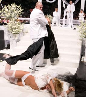 Trish Stratus feet photo thumbnail