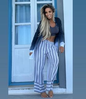 Trish Stratus feet photo thumbnail
