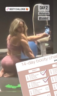Trish Stratus feet photo thumbnail