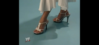 Trish Stratus feet photo thumbnail