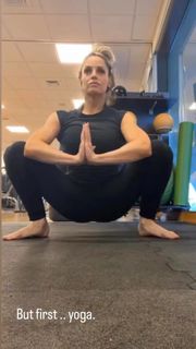 Trish Stratus feet photo thumbnail