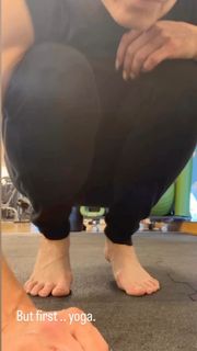 Trish Stratus feet photo thumbnail