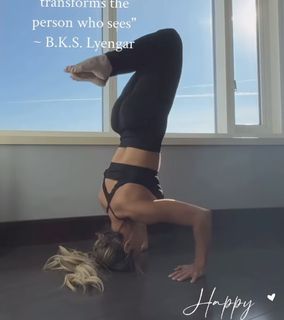 Trish Stratus feet photo thumbnail