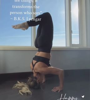 Trish Stratus feet photo thumbnail