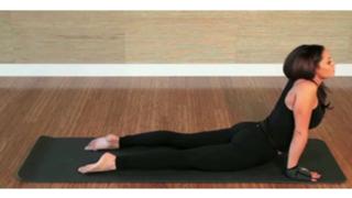 Trish Stratus feet photo thumbnail