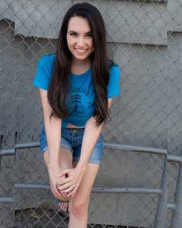 Trisha Hershberger feet photo thumbnail