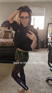 Trisha Hershberger feet photo thumbnail