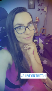 Trisha Hershberger feet photo thumbnail