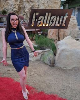 Trisha Hershberger feet photo thumbnail