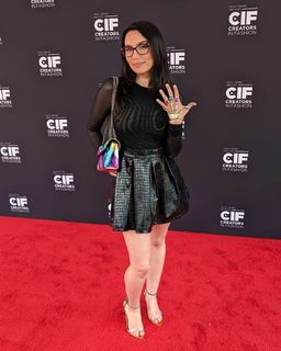Trisha Hershberger feet photo thumbnail