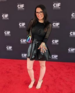 Trisha Hershberger feet photo thumbnail