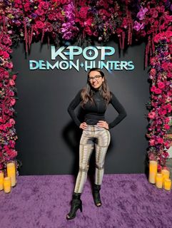 Trisha Hershberger feet photo thumbnail