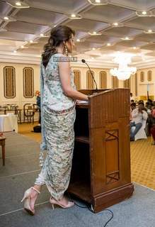 Trisha Krishnan feet photo thumbnail