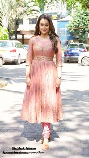 Trisha Krishnan feet photo thumbnail