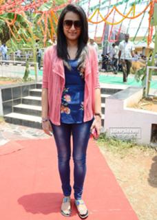 Trisha Krishnan feet photo thumbnail