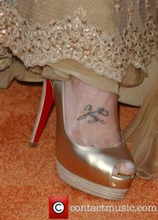 Trisha Yearwood feet photo 3