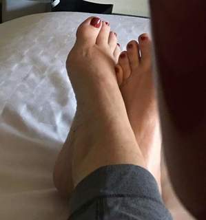Trisha Yearwood feet photo 4