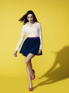 Troian Bellisario feet photo thumbnail
