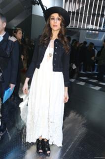 Troian Bellisario feet photo thumbnail