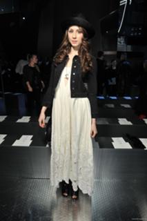 Troian Bellisario feet photo thumbnail