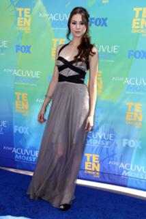 Troian Bellisario feet photo thumbnail