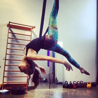 Troian Bellisario feet photo thumbnail