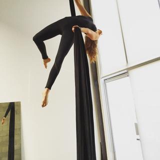 Troian Bellisario feet photo thumbnail