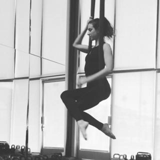 Troian Bellisario feet photo thumbnail